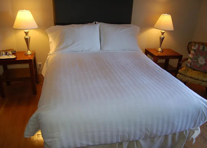 Mayne Island Resort