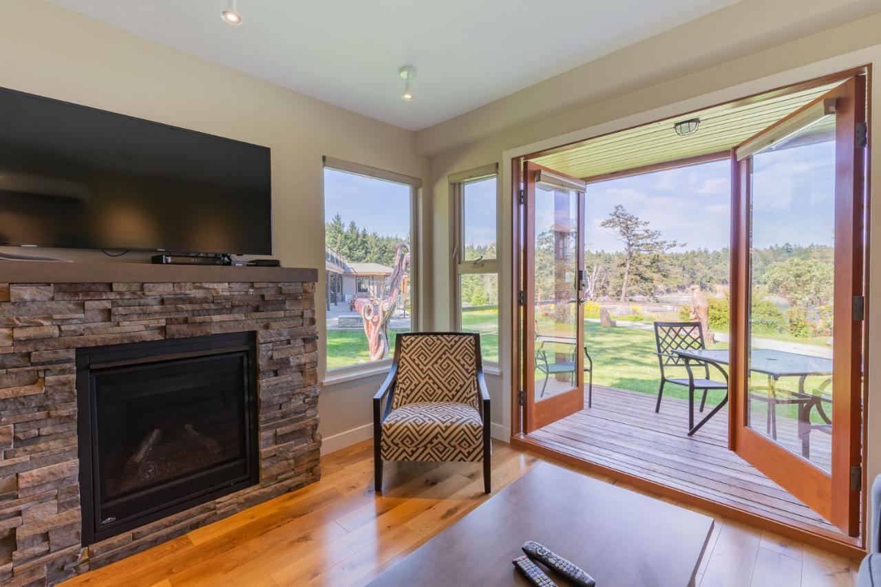 Mayne Island 3*