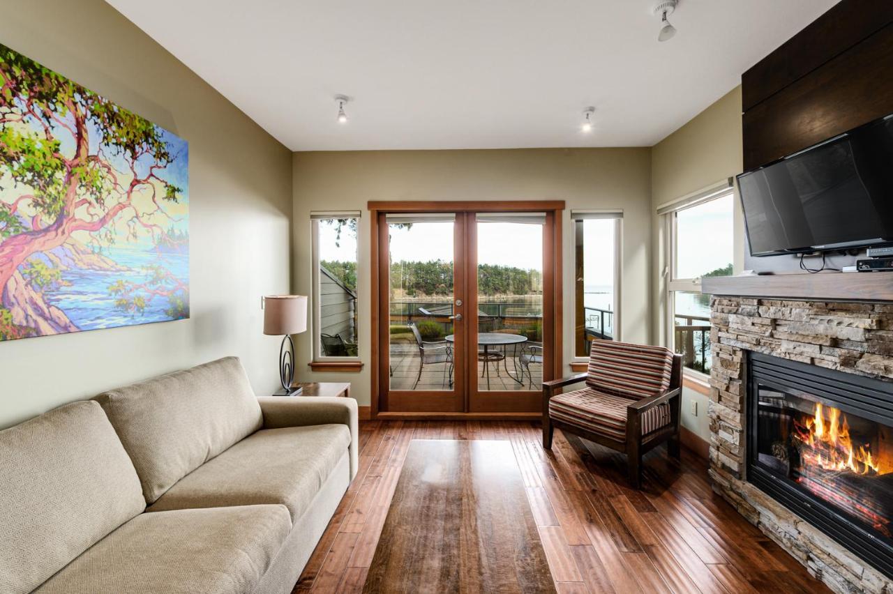 Mayne Island Hotel 3*