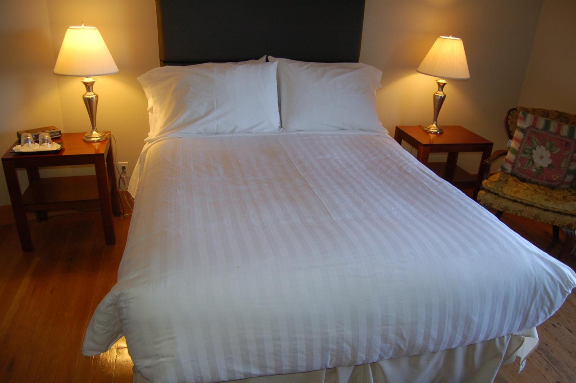 Hotel Mayne Island Bennett Bay