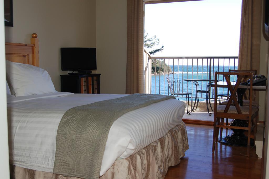 Mayne Island Hotel Bennett Bay