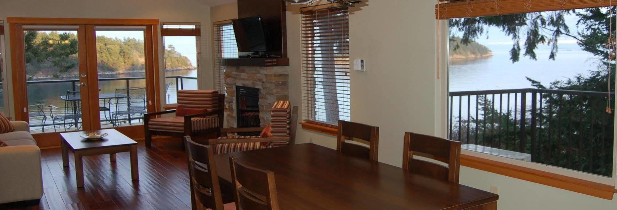 Mayne Island 3*