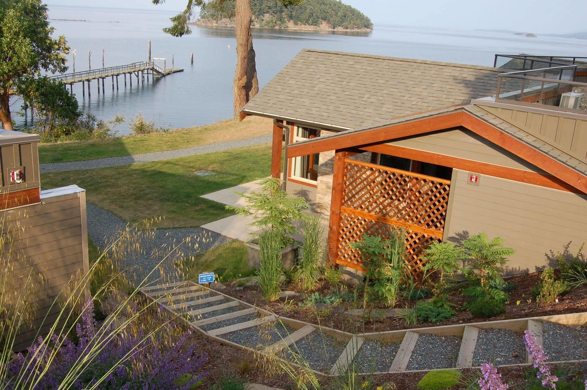 Mayne Island 3*