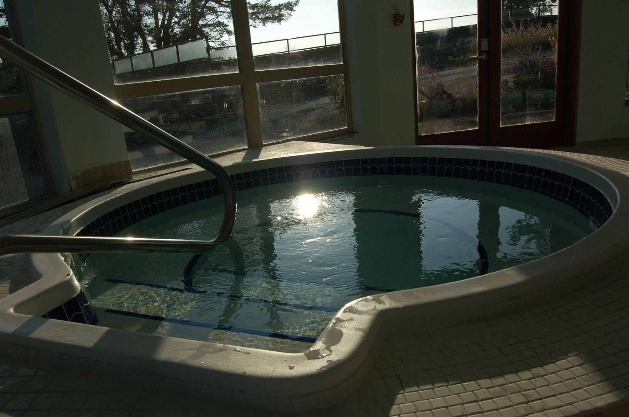Hotel Mayne Island 3*