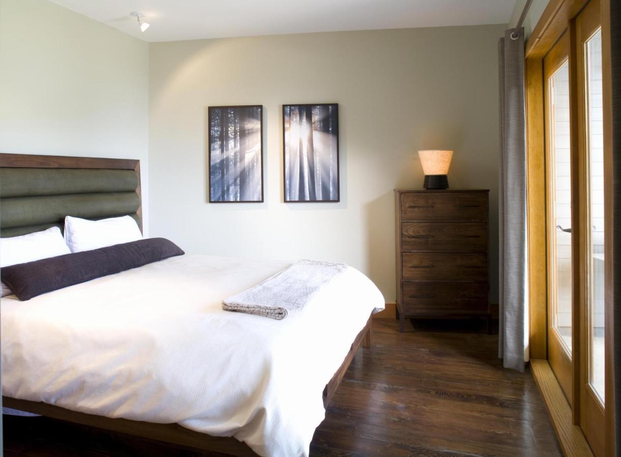Mayne Island Hotel 3*