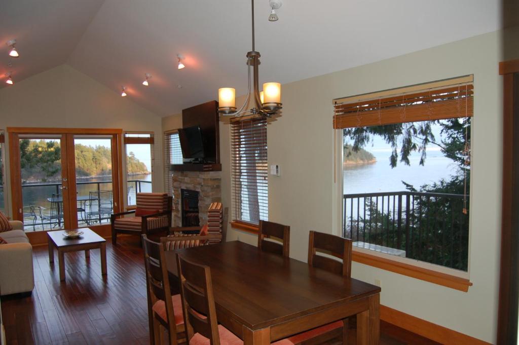 Hotel Mayne Island